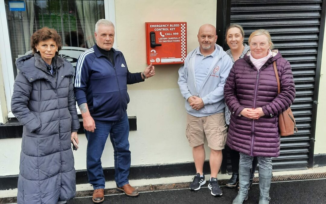 An emergency control the Bleed kit and a defibrillator have this week been fitted to the entrance of the Jolly Potter pub on South Hylton’s Railway Terrace.